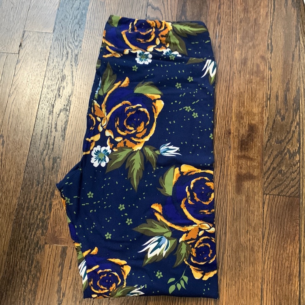 Lularoe Beauty and the Beast Roses leggings
